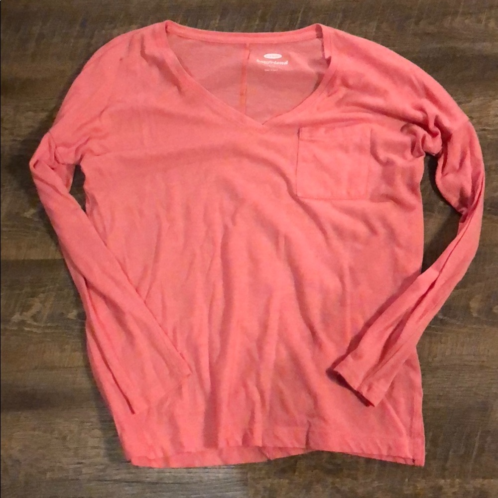 Old navy tee ❤️ 3 for $12 ❤️